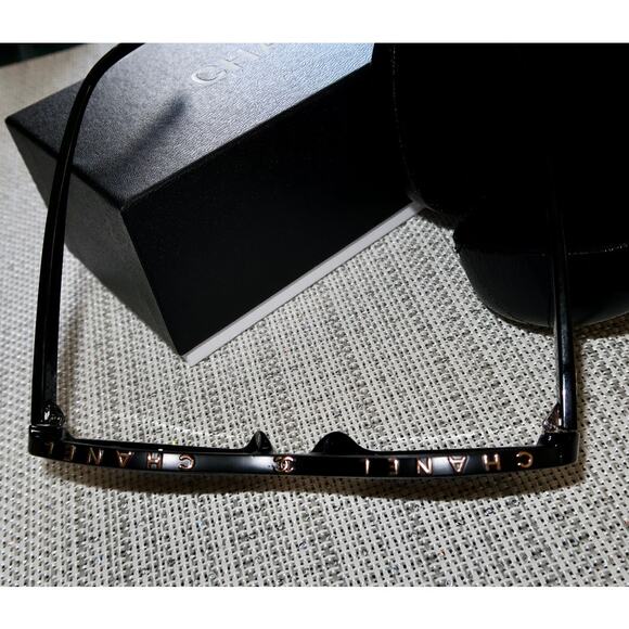 Chanel oval sunglasses with chanel on top the idol sunglasses - Picture 4 of 6